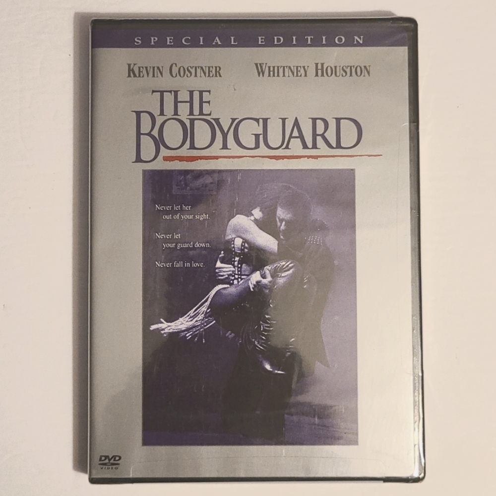 The Bodyguard Whitney Houston and Kevin Costner - Picture 1 of 2